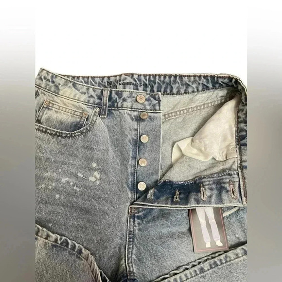 No Bounderies Super High Rise Straight Relaxed Distressed Button Fly Mom Jeans - Picture 6 of 13